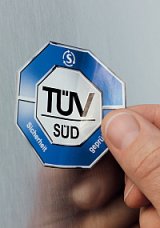 tuev-sued-pruefzeichen_160x228.jpg